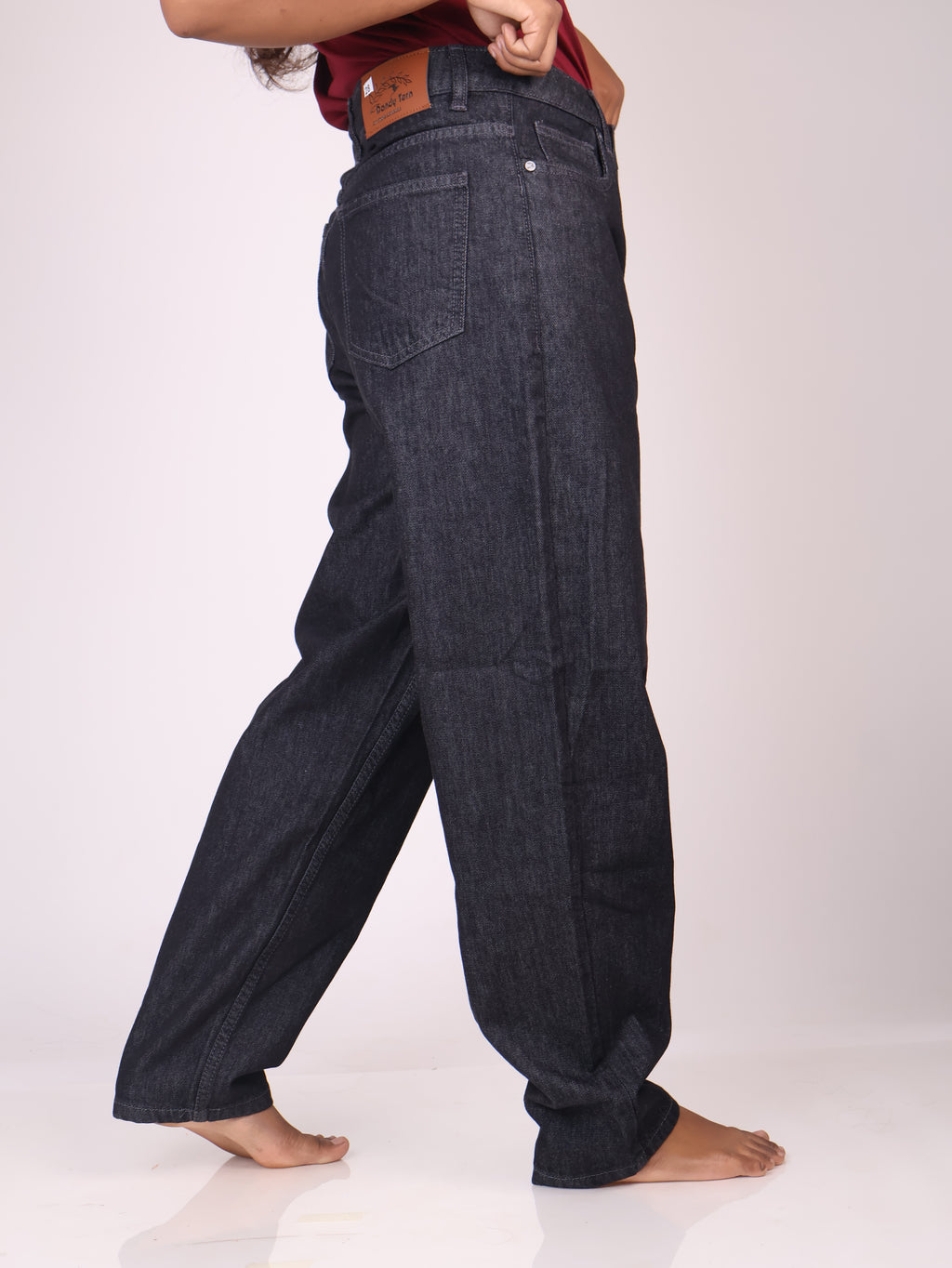 Women’s Curved Tapered Fit Jeans Dark Black