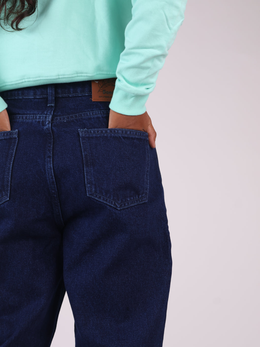 Women’s Curved Tapered Fit Jeans Dark Blue